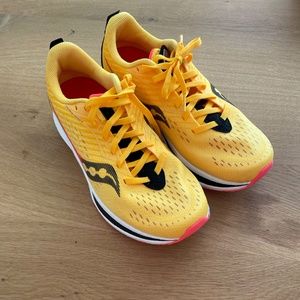 Size 8.5 - Saucony Endorphin Speed 2 ViZiGold 2022